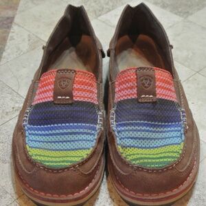 WOMENS ARIAT SIZE 10 LEATHER SERAPE CRUISER